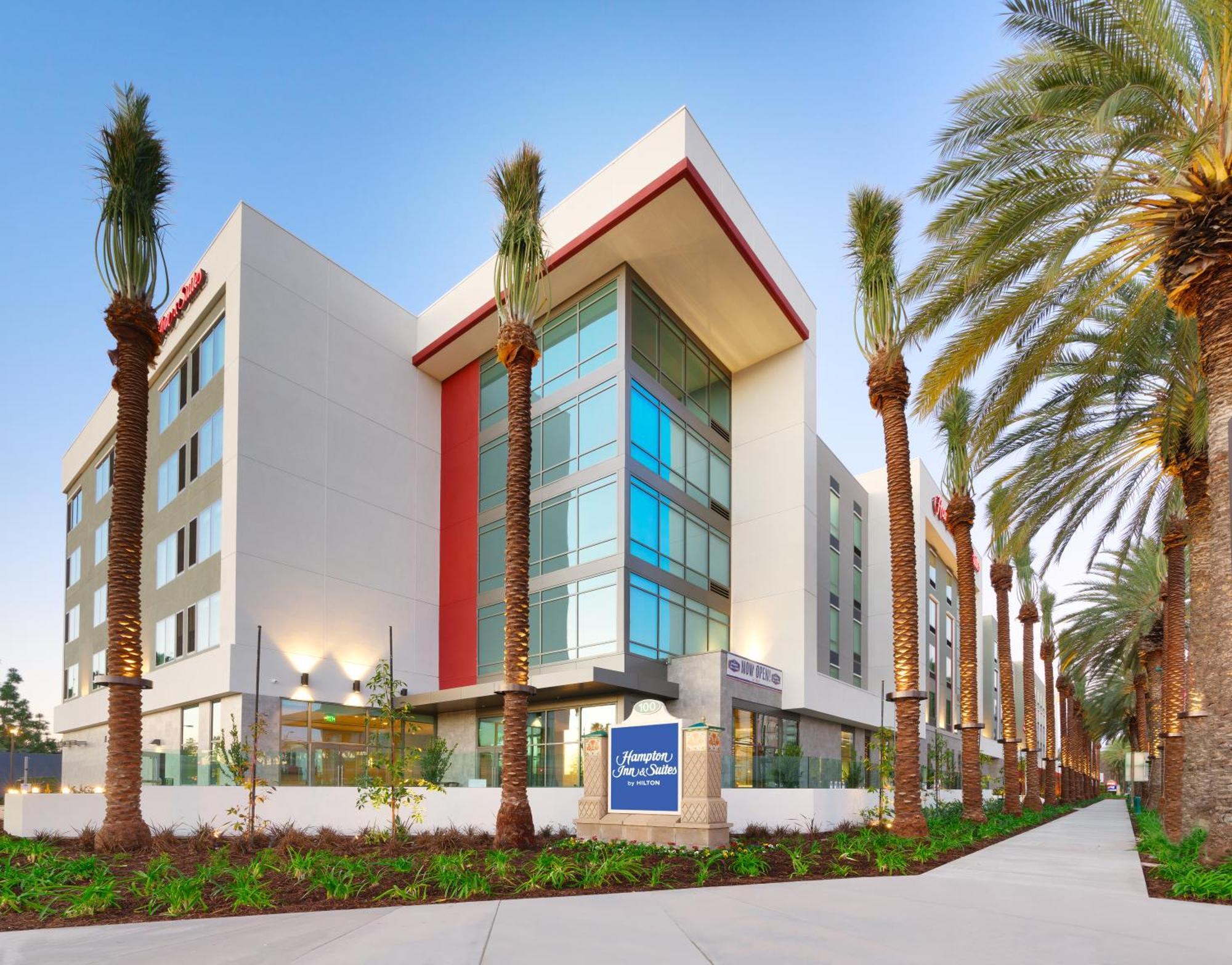 Hampton Inn & Suites Anaheim Resort Convention Center Exterior foto